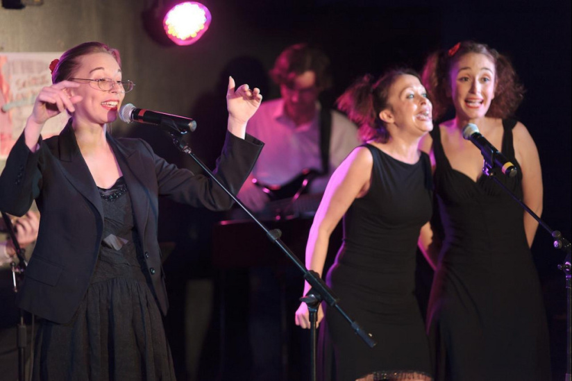 Chansons en Barre chante les FEMES