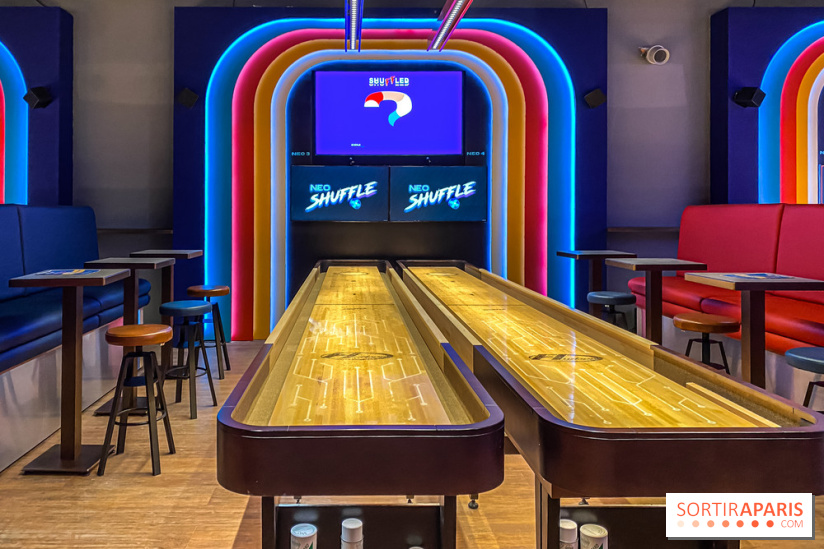 Shuffled, l'enseigne de shuffleboard à Boom Boom Villette