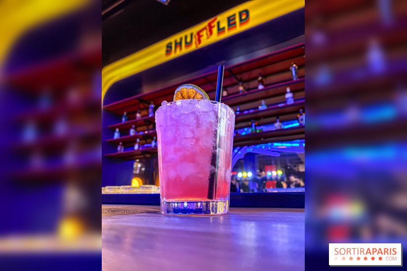 Shuffled, l'enseigne de shuffleboard à Boom Boom Villette