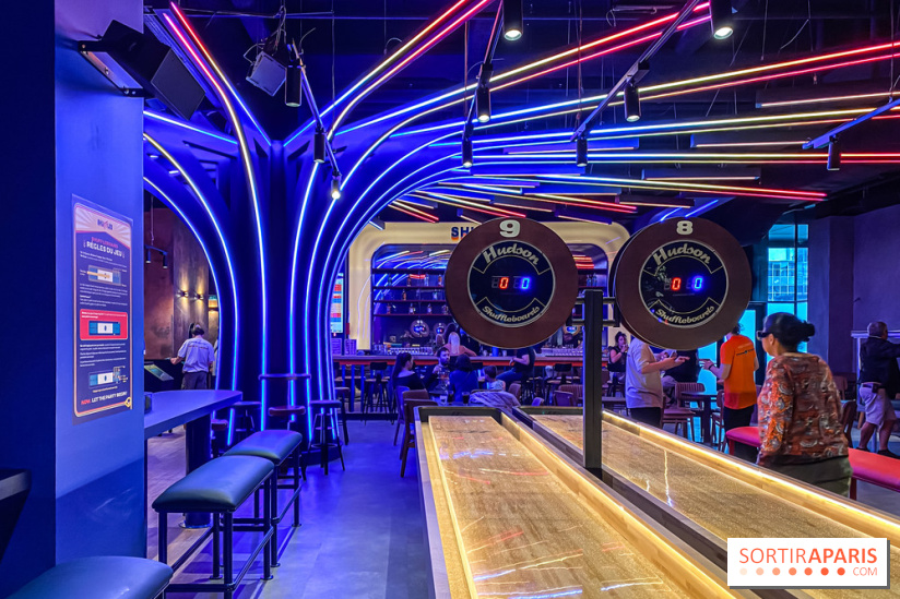 Shuffled, l'enseigne de shuffleboard à Boom Boom Villette