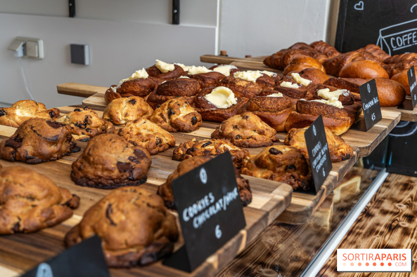 Inform Café, le coffee shop brunch  sur fond de monument historique au Citéco -  cookie - viennoiseries - gâteau
