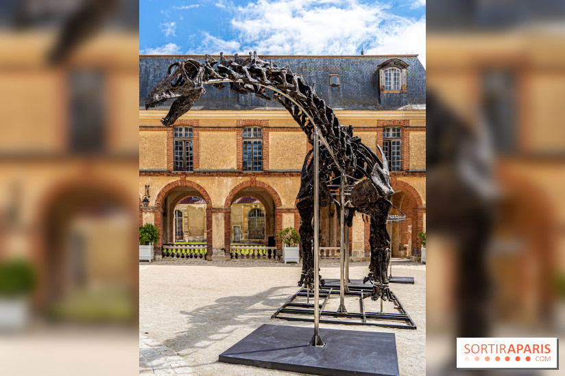 Un dinosaure géant au Château de Dampierre - Jurassique au Château de Dampierre