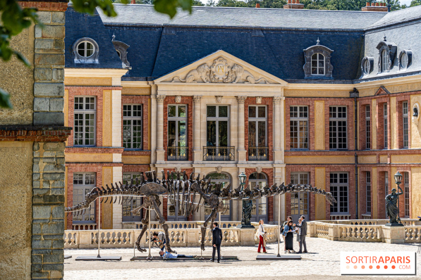 Un dinosaure géant au Château de Dampierre - Jurassique au Château de Dampierre