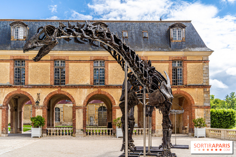 Un dinosaure géant au Château de Dampierre - Jurassique au Château de Dampierre