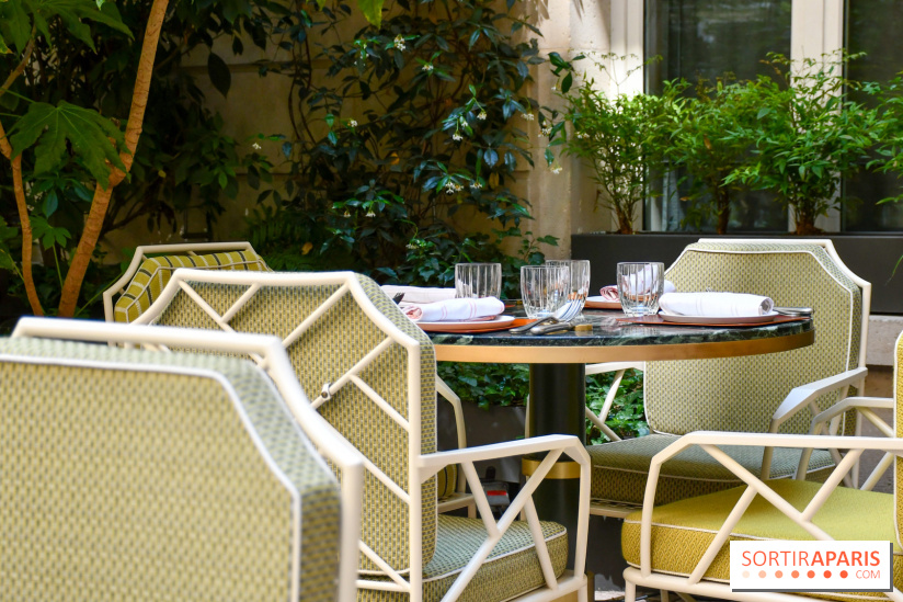 Comestibles comptoir gourmand et terrasse confidentielle par Paul Pairet à l'Hôtel de Crillon