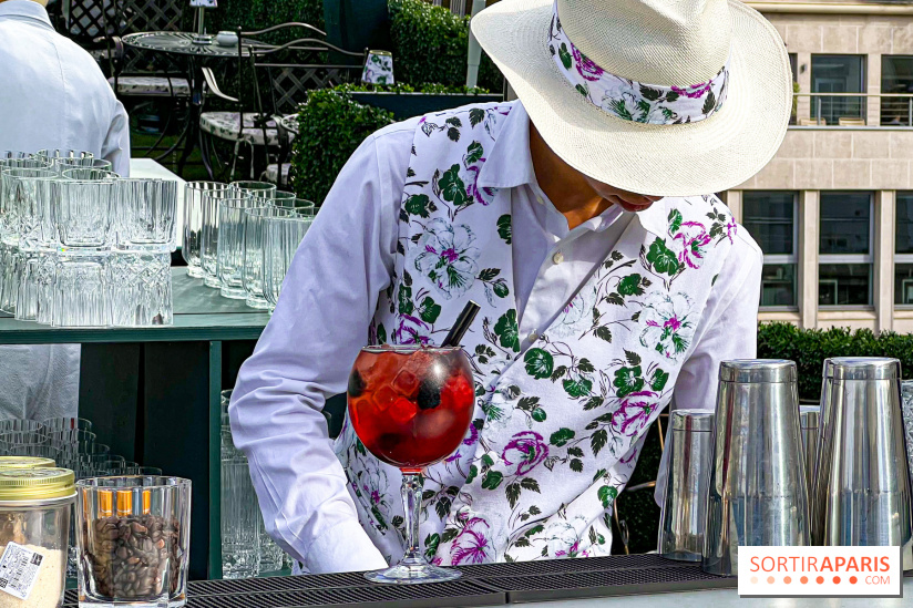 Le Marta, le bar à cocktails perché sur le rooftop de l'Hôtel Barrière Fouquet's Paris tout l'été