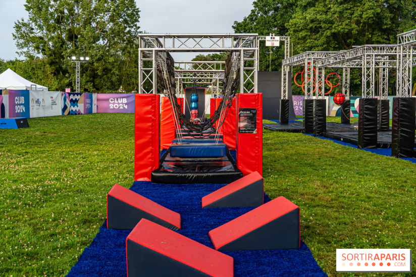 La Fan zone de Saint-Quentin en Yveli!nes, soirée Ofenbach et drones -  A7C0325