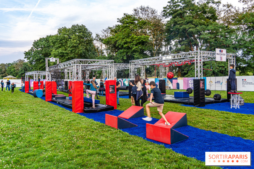 La Fan zone de Saint-Quentin en Yveli!nes, soirée Ofenbach et drones -  A7C0346