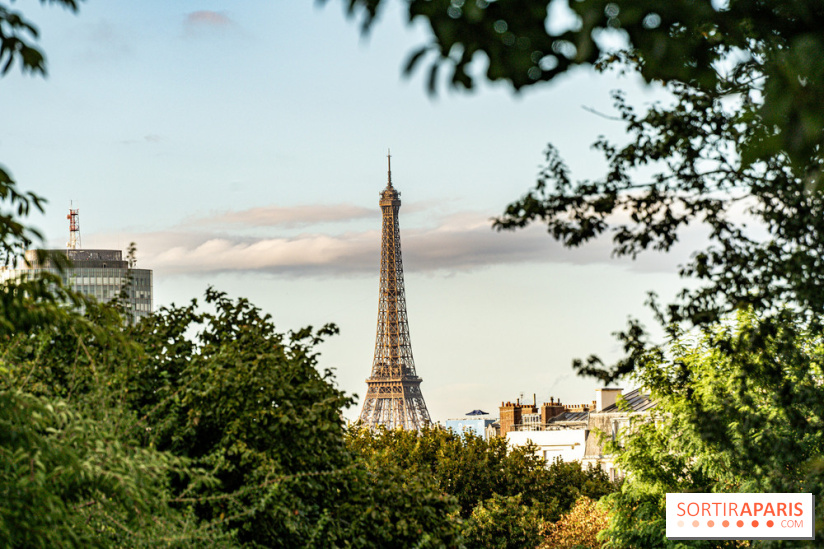 La terrasse dans un jardin avec vue Tour Eiffel du Marguerite 1606 au Domaine de la Reine Margot