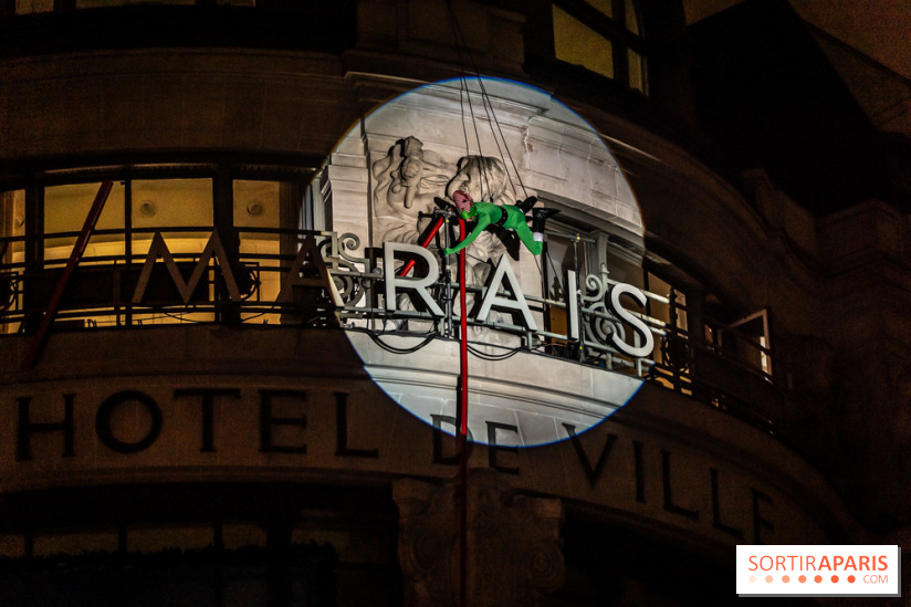 Inauguration des vitrines et décorations de Noël du BHV Marais 2024 avec Léna Mahfouf, Adriana Karembeu et Marc Lavoine