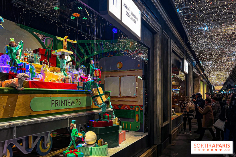 Les vitrines de Noël 2024 du Printemps Haussmann avec Juliette Binoche - image00008