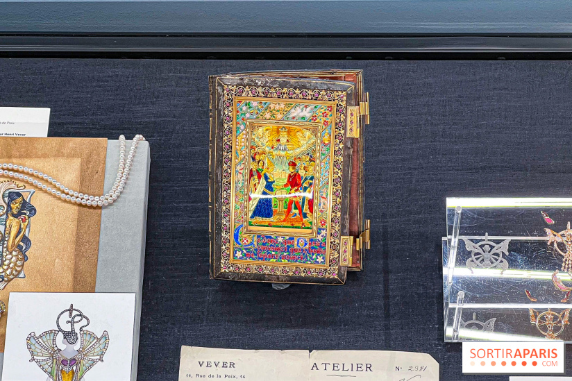 L'exposition gratuite des bijoux de la Maison de Haute-Joaillerie Vever rue de la Paix, à Paris
