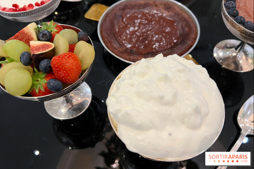 Le Grand Diner, Hôtel San Régis - Gâteau au chocolat, chantilly, glaces