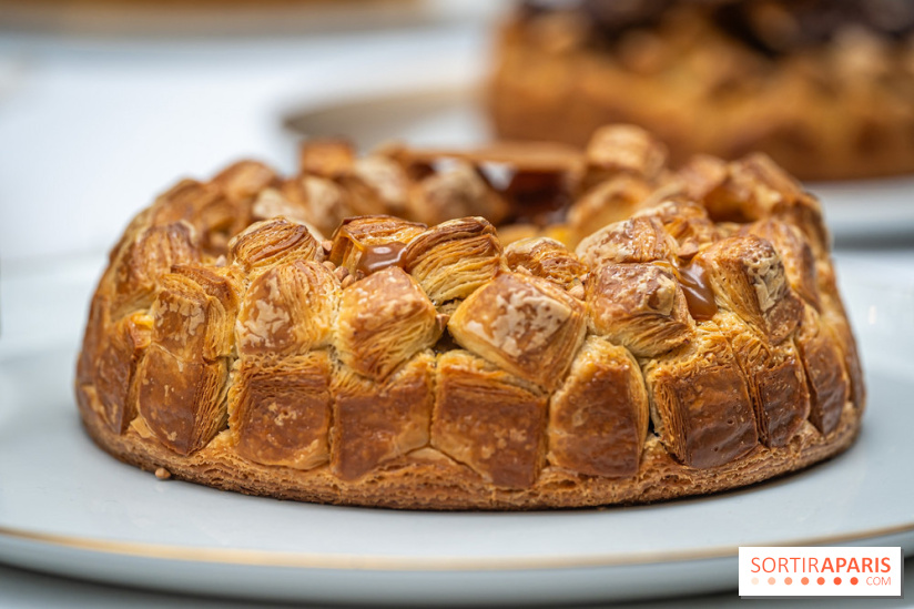 La bûche coffrets de Noël en trompe l'œil de Ladurée 2024 par Julien Alvarez et les créations de fête -  galette des rois 2025