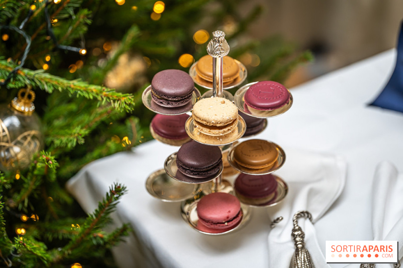 La bûche coffrets de Noël en trompe l'œil de Ladurée 2024 par Julien Alvarez et les créations de fête -  macarons