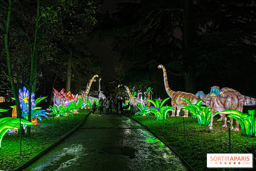 Festival des Lanternes 2024 the dinosaur ball, the Jardin d