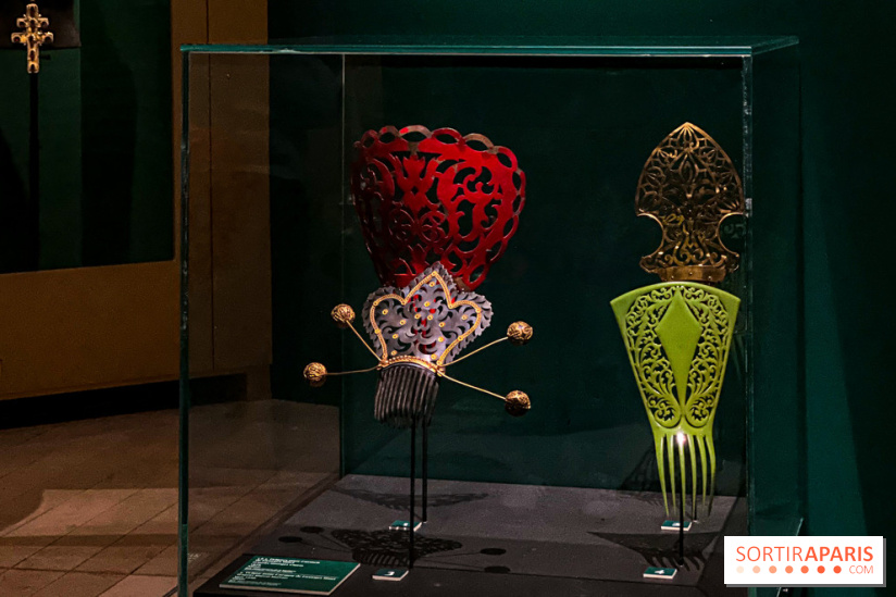 Bijoux de scène de l'Opéra de Paris : l'exposition de parures merveilleuses au Palais Garnier - IMG 2427