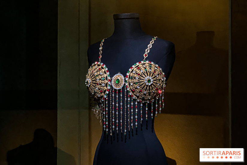 Bijoux de scène de l'Opéra de Paris : l'exposition de parures merveilleuses au Palais Garnier - IMG 2437 jpg