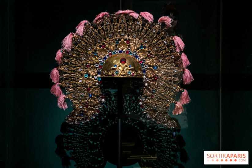 Bijoux de scène de l'Opéra de Paris : l'exposition de parures merveilleuses au Palais Garnier - IMG 2439 jpg