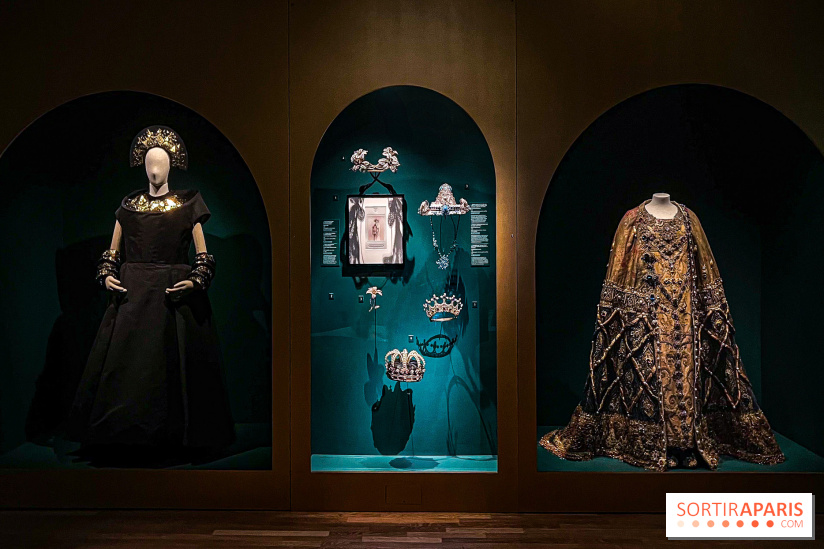 Bijoux de scène de l'Opéra de Paris : l'exposition de parures merveilleuses au Palais Garnier - IMG 2528 jpg
