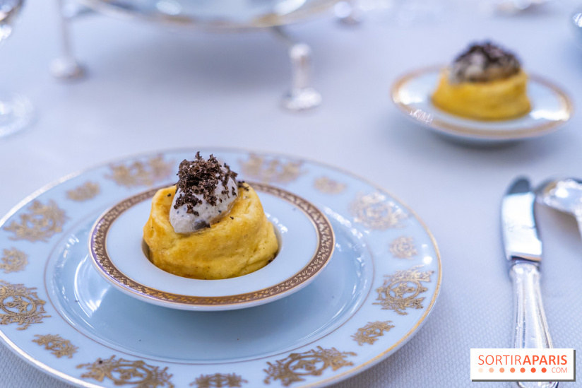 Le tea time Impérial de Noël du Ritz Paris, l'expérience exceptionnelle - les photos -  soufflé au comté