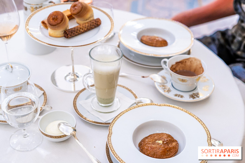 Le tea time Impérial de Noël du Ritz Paris, l'expérience exceptionnelle - les photos -  Présentoir sucré - scone, gaufrette chocolat et Gavotte et feuilleté aux pommes