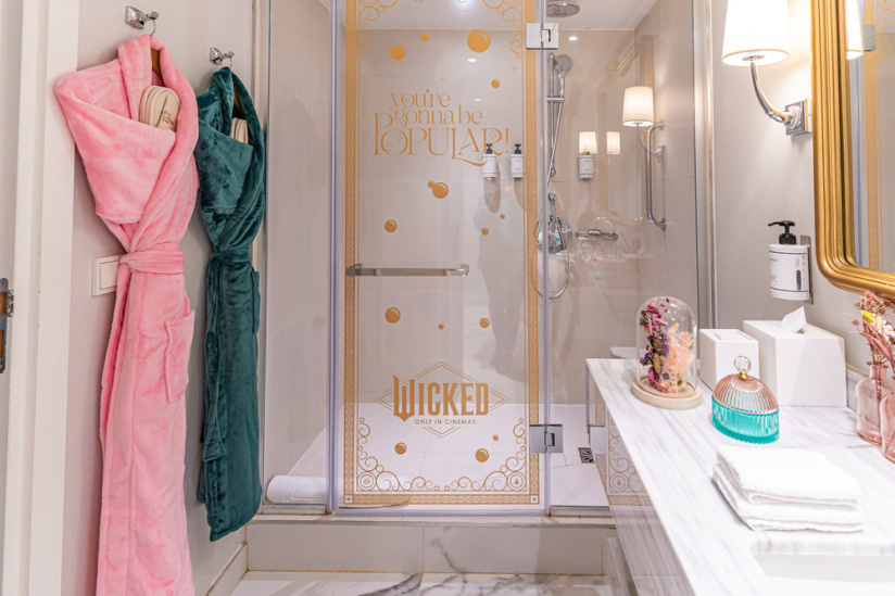 La magie de Wicked à l'Hôtel du Louvre, l'univers du Magicien d'Oz dans les suites Hyatt World Europe -  A7C8701