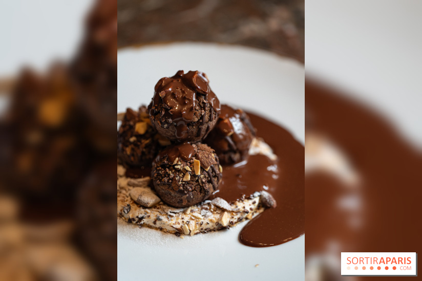 Le salon de thé de Noël du George V pour une pause gourmande - les photos  -  profiteroles chocolat