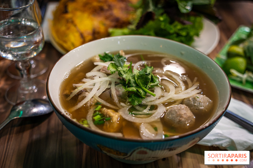 Pho Bom, le restaurant vietnamien, temple du pho et des nouilles Paris 13e -  pho bò đặc biệt
