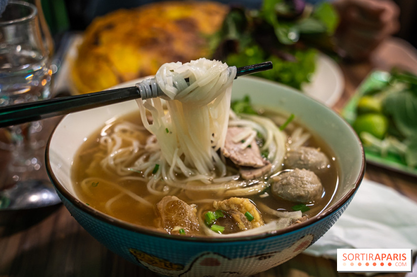 Pho Bom, le restaurant vietnamien, temple du pho et des nouilles Paris 13e -  pho bò đặc biệt