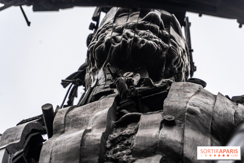 Le Centaure de César à Paris et sa statue de la Liberté miniature -  A7C0236