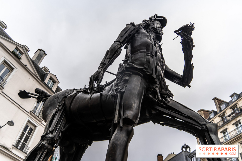Le Centaure de César à Paris et sa statue de la Liberté miniature -  A7C0239