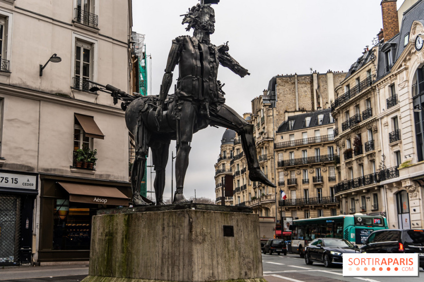 Le Centaure de César à Paris et sa statue de la Liberté miniature -  A7C0241