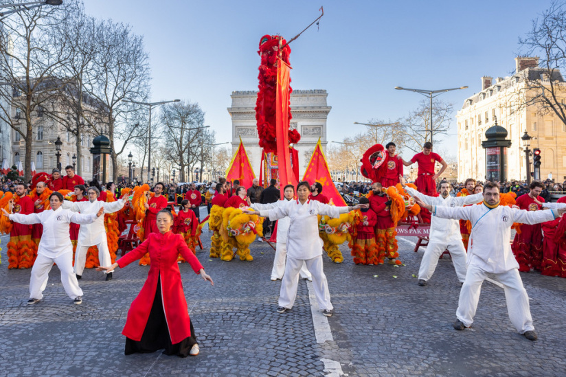 Défilé du Nouvel An Chinois sur les Champs-Élysées 2025