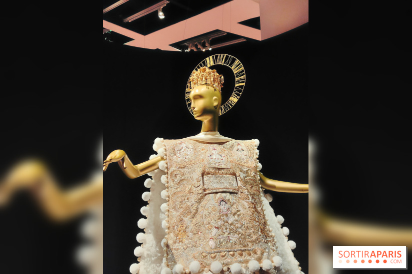 Au fil de l'or : l'expo brillante sur l'or dans l'art de la mode au musée du Quai Branly - photos