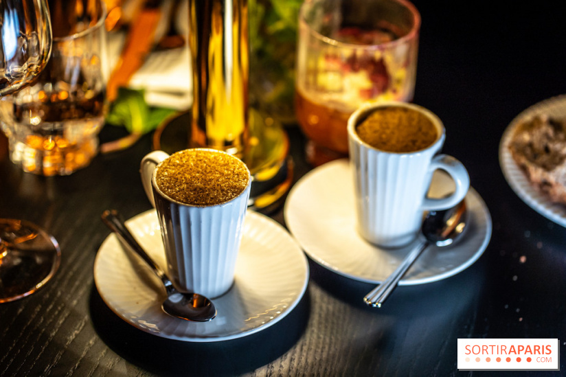 Monsieur Claude, le restaurant par Danny Khezzar à Rueil dans le 92 - amuse bouche - CAPPUCCINO DE POMME DE TERRE Purée de pomme de terre, siphon de pain grillé