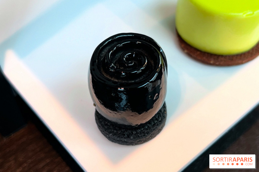 Quelque Part La Matière Brunch - Pâtisserie sésame noir