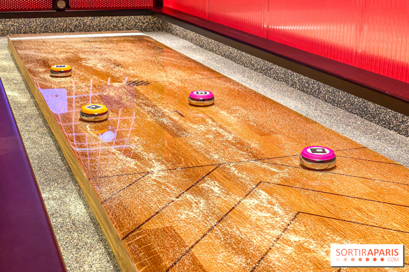Pucks, l'enseigne de shuffleboard à Poissonnière - IMG 4432
