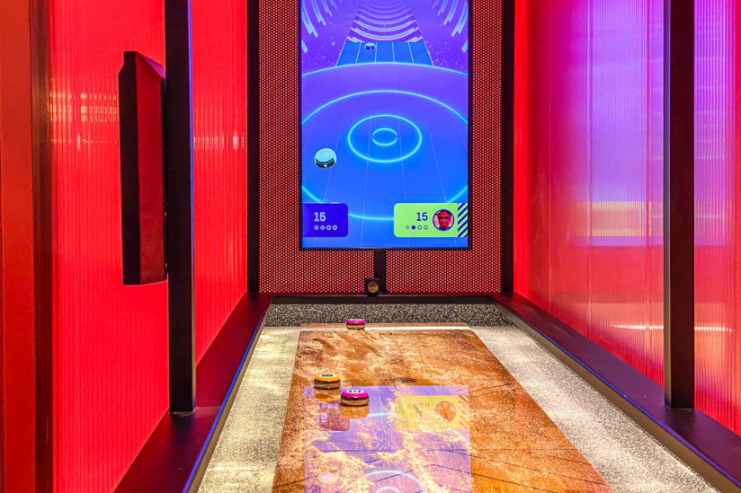 Pucks, l'enseigne de shuffleboard à Poissonnière - IMG 4444