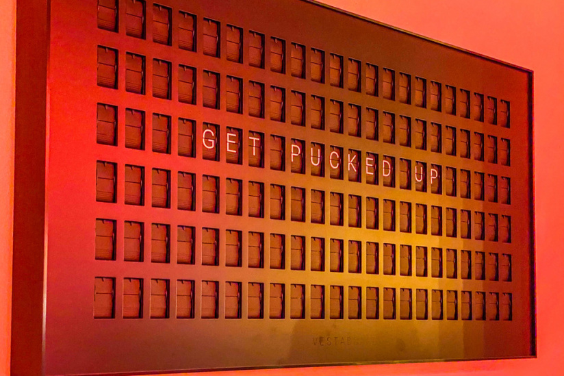 Pucks, l'enseigne de shuffleboard à Poissonnière - IMG 4448