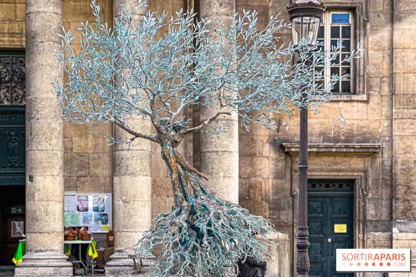 Exposition en plein air des œuvres monumentales d'Andrea Roggi, quartier Faubourg Saint-Honoré