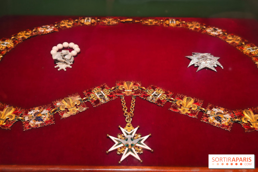 Le Dernier sacre : l'exposition immersive dans les coulisses d'un couronnement au Mobilier national  - fotor 1744999773787