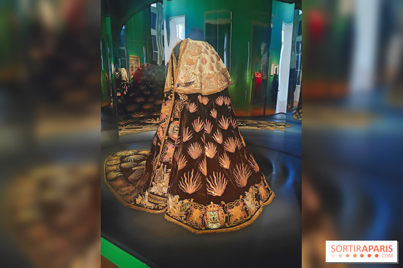 Le Dernier sacre : l'exposition immersive dans les coulisses d'un couronnement au Mobilier national  - fotor 1744999764826