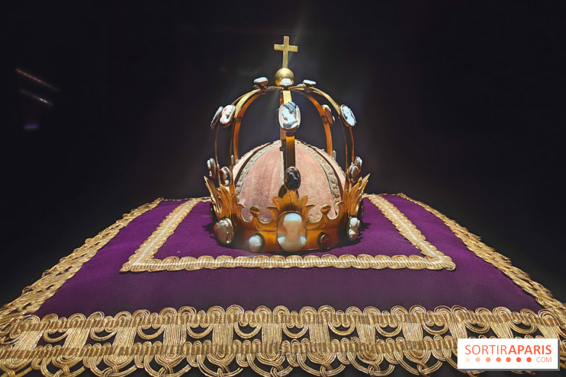 Le Dernier sacre : l'exposition immersive dans les coulisses d'un couronnement au Mobilier national  - fotor 1744999603649