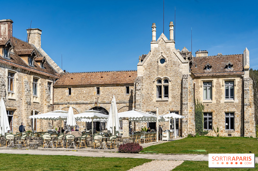 Les Chasses, le restaurant insolite avec une superbe terrasse à l'Abbaye des vaux de Cernay dans les Yvelines
