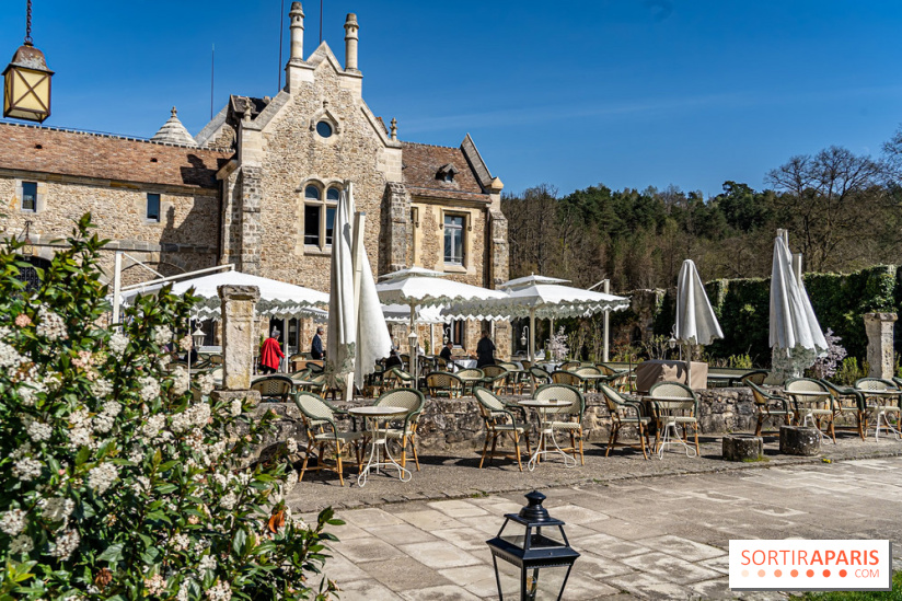 Les Chasses, le restaurant insolite avec une superbe terrasse à l'Abbaye des vaux de Cernay dans les Yvelines