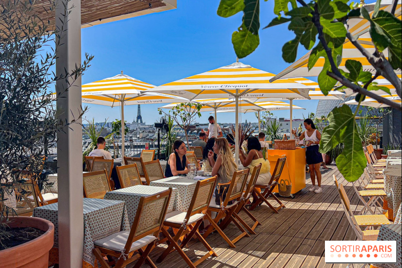 La terrasse estivale du Printemps Haussmann 2025 avec vue sur Paris et la Tour Eiffel  - image00001