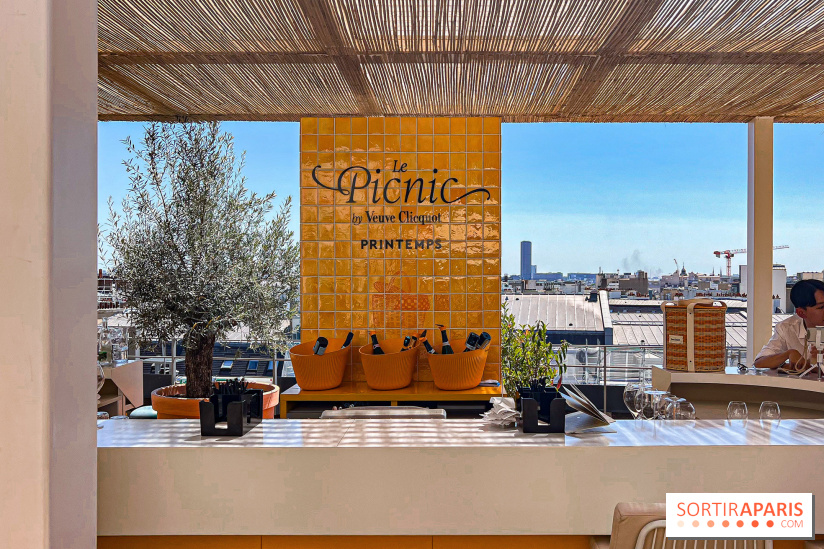 La terrasse estivale du Printemps Haussmann 2025 avec vue sur Paris et la Tour Eiffel  - image00002