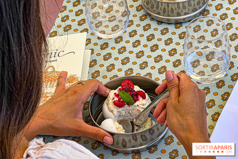 La terrasse estivale du Printemps Haussmann 2025 avec vue sur Paris et la Tour Eiffel  - image00014