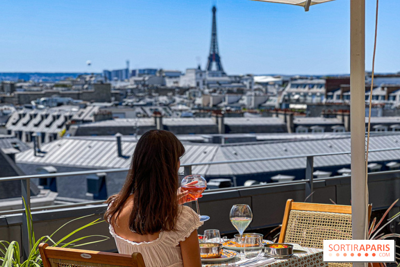 La terrasse estivale du Printemps Haussmann 2025 avec vue sur Paris et la Tour Eiffel  - image00024
